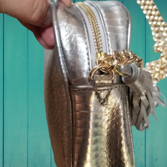 NWT Victoria Secret mock croc metallic silver and gold crossbody. - Picture 5 of 11